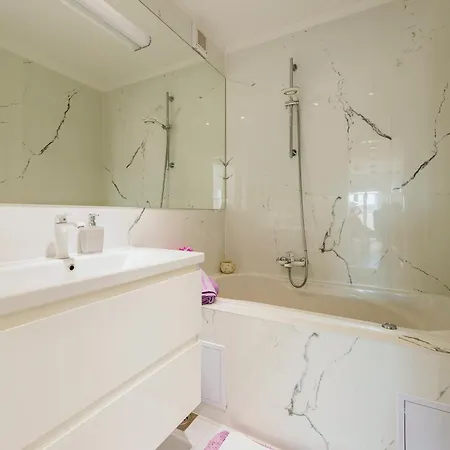 Downtown Luxury Emili Апартаменти *